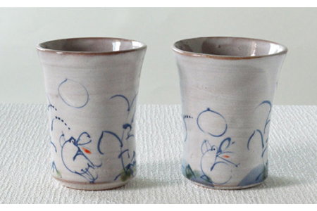 【美濃焼】兎絵 麦酒呑【小栗正男】食器 酒器 ぐい呑み お猪口 おちょこ コップ ビールグラス 日本酒 晩酌 ペア 夫婦 カップル 陶器 手づくり 手書き うさぎ  伝統 ギフト プレゼント 贈り物 送料無料 [MBH003]