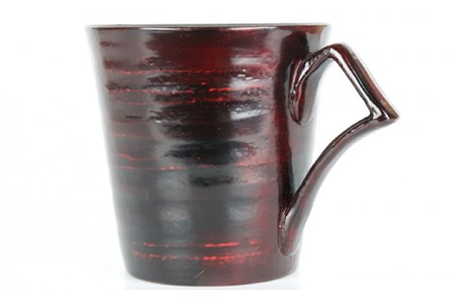 【美濃焼】漆陶 マグカップ（中）渕唐草 曙【宗山窯】食器 コーヒー コップ マグ 漆 呉須 染付 工芸品 職人 黒 ブラック 陶器 送料無料 [MBI009]