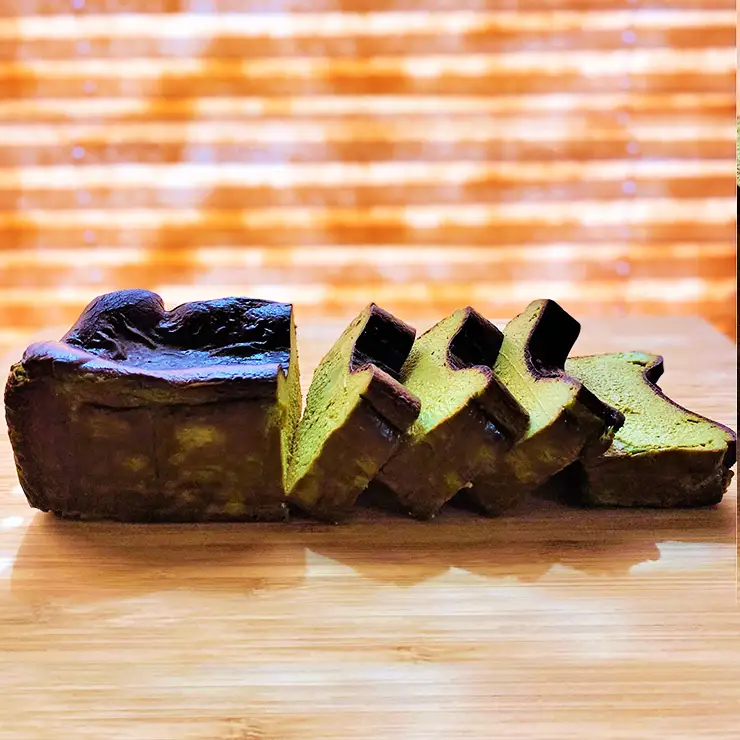 究極の抹茶バスクチーズケーキ　ケーキ