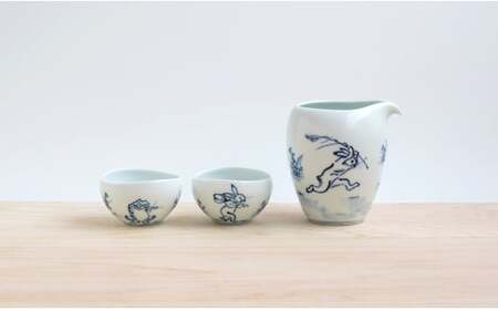 有田焼 染付鳥獣戯画 酒器セット とっくり / ゆるりぐい呑み【よう楽庵・たかす】食器 うつわ 器 磁器 陶磁器 染付 青 鳥獣戯画 動物 酒器 3点 セット 徳利 ぐいのみ 手描き A35-325