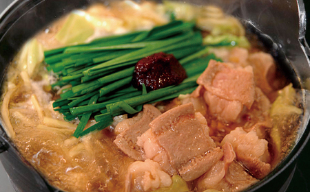 【山八】水餃子入り博多もつ鍋（しょうゆ味）[H4386]