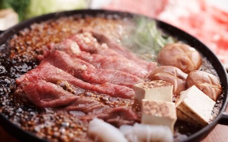 宮崎県産黒毛和牛A4等級以上 高千穂牛特選しゃぶしゃぶ・すき焼きセット ［ロース&モモ各400g］ 計800g 牛肉 肉 お肉 ロース モモ 牛ロース 牛モモ 精肉 すきしゃぶ しゃぶしゃぶ すき焼き おかず 鍋 精肉セット セット 詰め合わせ 贈答 贈り物 グルメ 鍋パーティー パーティー _Tk002-071