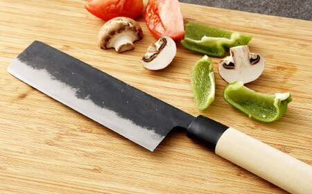 【土佐打刃物】黒打菜切 包丁 16.5cm （両刃） 刃物 万能包丁  ナイフキッチン 手打鍛造刃物
