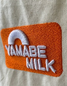 ヤマガタニューレトロ「YAMABE MILK」3D刺繍ロゴトートバッグ F21A-109