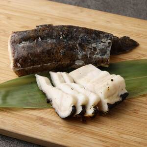 土佐の藁焼き ウツボのたたき１節300g～400g（冷凍）漁師町伝統タレ・にんにく・ネギ付 【R00399】