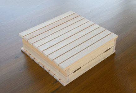 尾鷲ヒノキの折りたためる「キャンプ用テーブル」【EE08】
