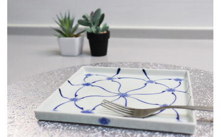 有田焼 正角切立皿 角18cm 染付梅小紋 【大慶】 皿 正方形 食器 磁器 A12-160