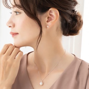 天使の卵　シルバーピアス【 神奈川県 大磯町 ピアス レディースジュエリー ファッション小物 金の羽 シルバー 誕生日 お祝い ギフト 贈り物 ファッションピアス 恋人用プレゼント 可愛いデザイン】