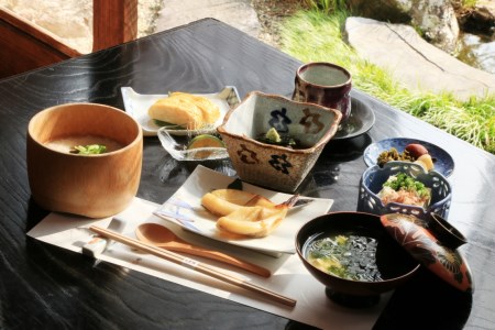 武家屋敷に泊まる　御宿料亭春光園ペア宿泊券（１泊2食付）≪天然とらふぐフルコース≫