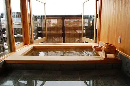 文化財の宿　八ツ三館　季節の会席を楽しむ１泊２食ペア宿泊券【清華の間】［L0016pi］