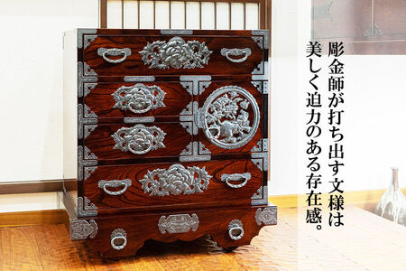 【彫金手打金具】仙台箪笥 中型車箪笥 ≪牡丹・唐獅子≫ 拭き漆塗り (申込書返送後、3ヶ月～8ヶ月程度でお届け)