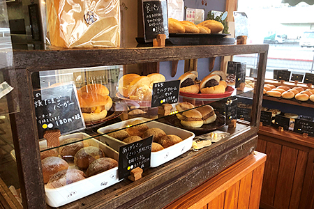 佐賀県産小麦のよつばパン おすすめパン 15個セット 冷凍パン パン詰合せ ご当地パン カンパーニュ バケット 明太フランス カレーパン あんパン メロンパン クロワッサン：B140-007