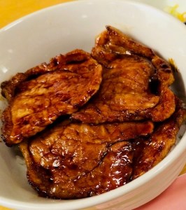 十勝名物 さくら亭 豚丼 タレ 180ml×2本  簡単 グルメ 夕飯 時短 簡単 おかず 北海道名物 ご当地グルメ 肉 手作り たれ お取り寄せ 送料無料 国産 北海道 十勝 芽室町me042-003c