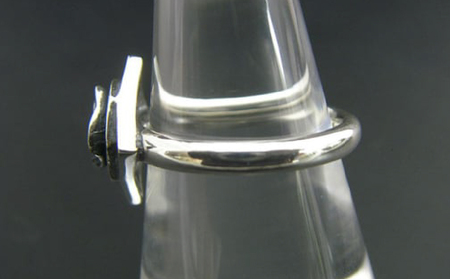 pyramid flower ring ピラミッド フラワー リング｜ 指輪 シルバー アクセサリー 花 モチーフ 925 ハンドメイド 選べる サイズ ジュエリー アクセ ファッション 人気 シンプル ギフト プレゼント年末年始 お中元 お歳暮 内祝い 快気祝い