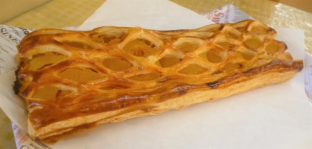 M442 〈峠のパン屋〉りんご丸々 贅沢アップルパイ １本 長さ約26㎝