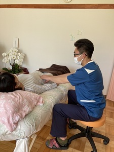【 飯綱町にお住まいの方へ贈る 】 見守り付き 訪問 整体 90分 《 1回券 》 ヒューマンステーション安 長野県 飯綱町 [1444]