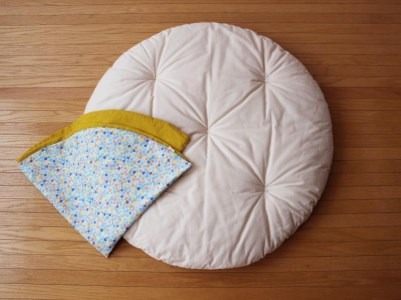 【洛中高岡屋】せんべい座ぶとん （撥水ヌード座布団＆洗えるカバーセット）（宝石ミズ＆菜の花）