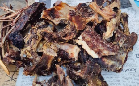 【3回定期便】無添加・天然いのししジャーキー30g×4袋 吉野ヶ里町/まちづくり会株式会社[FBK042]