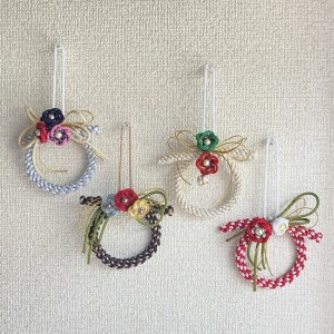 津久井紐で作る組紐リース／おめでとうの赤 | 工芸品 雑貨 組紐 オリジナル リース 相模原市 ※着日指定不可