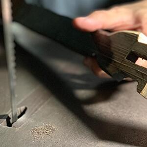 【琉球楽器またよし】ピンク＆紅型張り三線（黒檀棹）