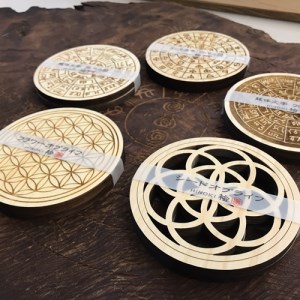 フラワーオブライフ　パワープレート　2枚入り×2　三重県産　ひのき製／KOSHIKARI　ふるさと納税　インテリア　大紀ブランド　三重県　大紀町
