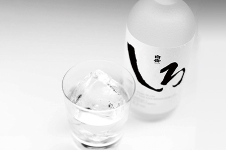 本格米焼酎 「 白岳しろ 」25度 720ml×6本セット 計4.32L アレンジ可 お酒 酒 さけ 本格米焼酎 本格 本格焼酎 米焼酎 お米 米 焼酎 しょうちゅう 白岳 はくたけ 上質 食中酒 すっきり 軽やか 淡麗 ロック 水割り ハイボール クールショット 熊本県 熊本 多良木町 多良木 018-0471