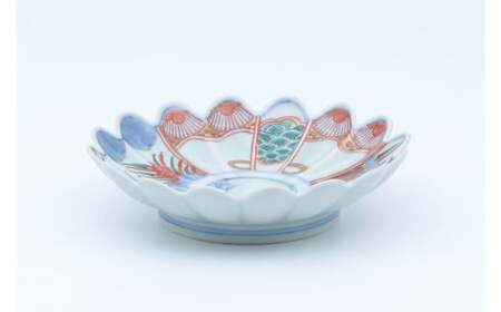 有田焼 文青 錦菖蒲 菊形6.5寸皿 18cm【まるぶんオリジナル】食器 器 うつわ 磁器 和食器 皿 プレート 取皿 中皿 フルーツ皿 菊皿 初期伊万里 赤絵 お正月 ハレの日 手描き 食洗機対応 A30-818