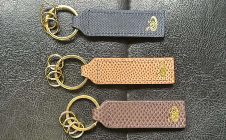 エキゾチックレザーを使用「キャッツアイ（カロング）・キーホルダー」(カラー：ネイビーブルー)_0138-004-T04-1