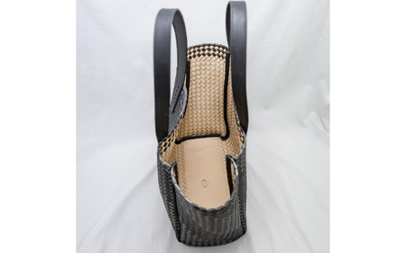 光と共に変わるデザイン 軽量メッシュの本革トートバッグ / MANGLOVE