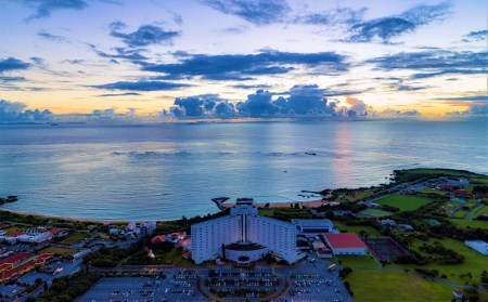 Royal Hotel 沖縄残波岬【特典付】一泊夕朝食付ペア宿泊券（リラックススイート・オーシャンビュー)