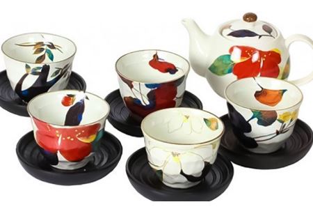 【美濃焼】「＆藍」 ポット・茶托付煎茶セット『花かいろう』柄  多治見市/ エー・アイ  食器 セット 花柄 レトロ 器 美濃焼 記念日 記念 特別 おもてなし お祝い ギフト プレゼント 贈答 贈り物 送料無料 [TAG005]