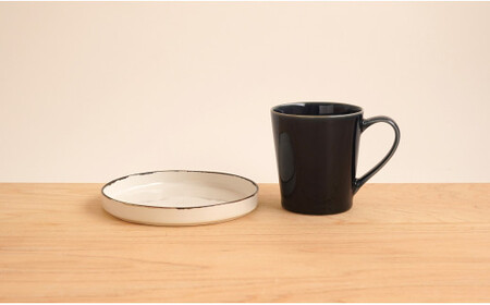 有田焼 スタイリッシュなマグカップとおやつプレートのセット マルシゲ陶器 A24-115
