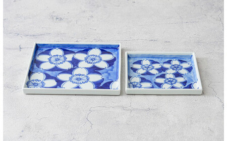 有田焼 染付濃桜紋 18cm角皿と14cm角皿の2枚セット 大慶 皿 食器 うつわ 器 30000円 3万円 A30-720