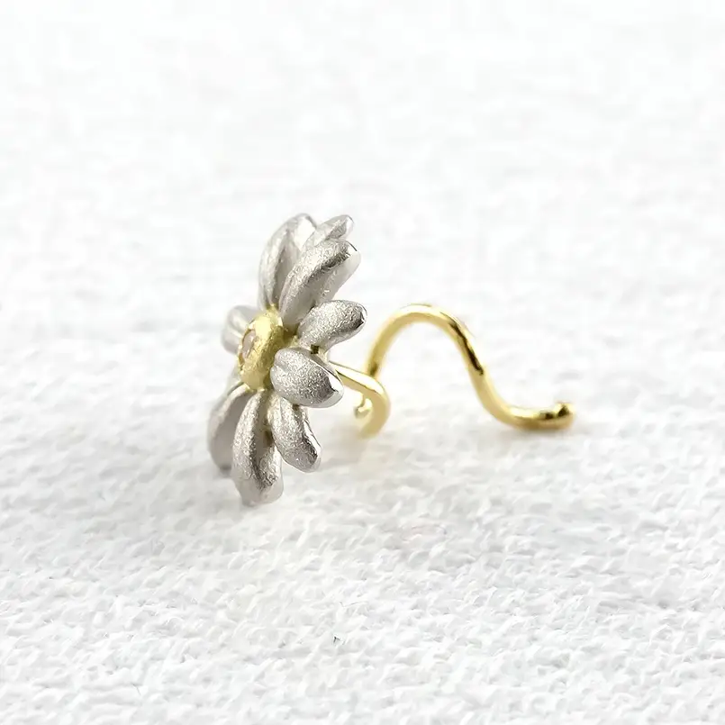  純プラチナ 18金 ピアス ダイヤ マーガレット キャッチのいらないピアス 片耳 つけっぱなし フラワー 花 ダイヤモンド イエローゴールドK18 ゴールド 山梨県 昭和町 管理番号220928100u SWAA053