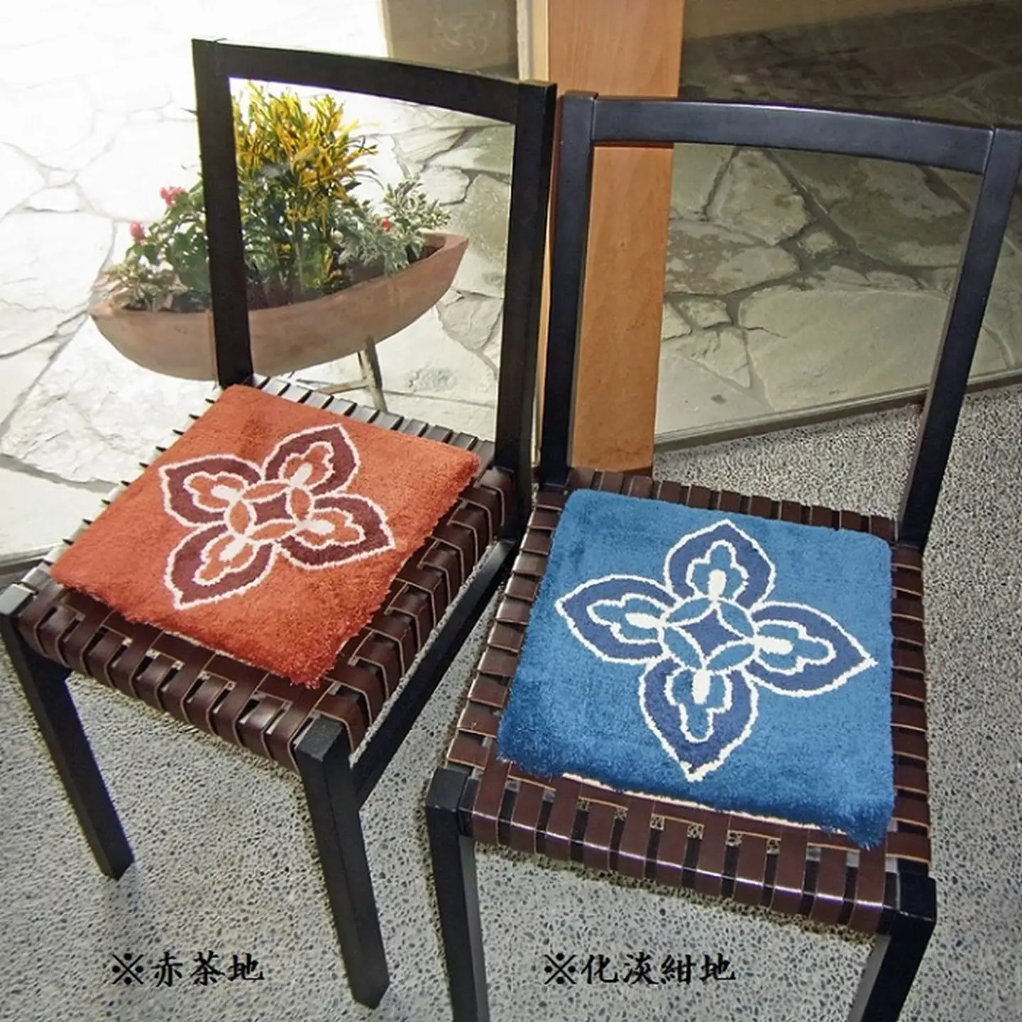 色をお選びいただけます　鍋島緞通[手刺繍]花菱：B440-004