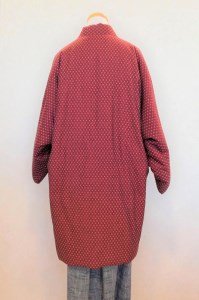 久留米織 綿入りはんてん女性用（ドビー織あられ柄）フリーサイズ/M～L_はんてん ちゃんちゃんこ 女性用 婦人用 フリーサイズ M ～ L 長袖 久留米織 綿入りはんてん ドビー織 あられ柄 エンジ色 和服 部屋着 防寒着 あたたかい 冬 ファッション ふっくら しなやか 着心地の良さ レディース 福岡県 久留米市 お取り寄せ 送料無料 〔Qf003〕