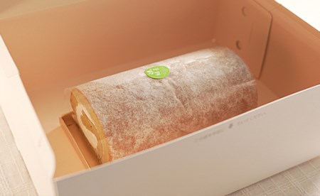 たっぷり地鶏卵のロールケーキ(緑茶)