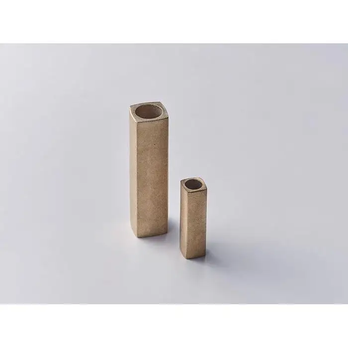 機能的な工業部品に 花のうつわ としての美しさを（Bush of copper / Square 35）