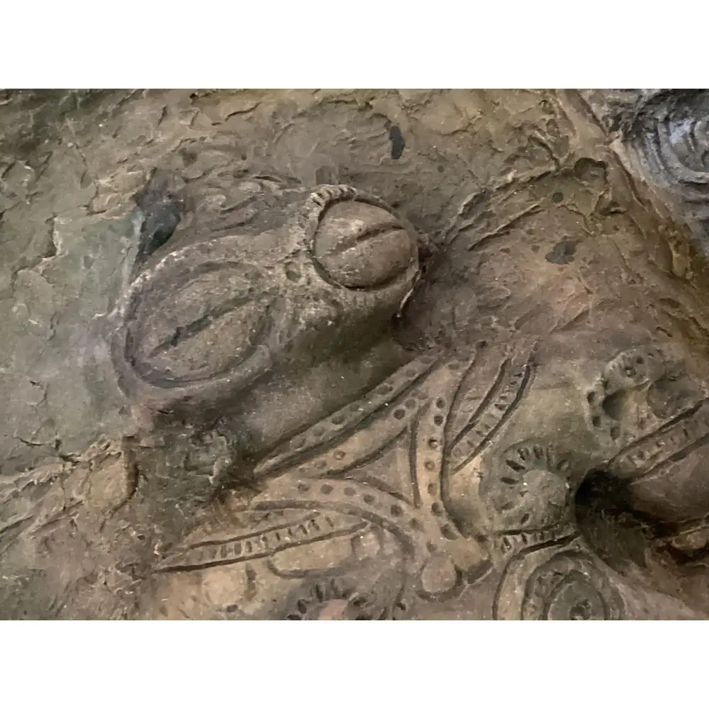 縄文発掘レリーフ　遮光器土偶（片足）