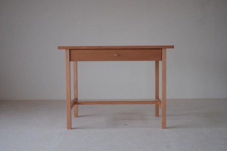 ウッドデスク『mina no mori DeskA（wood Frame）〈ミナノモリ デスクA（ウッドフレーム）〉』信州南相木村産カラマツを使用したベーシックなデスク。学習机や書斎・リビングなど様々な用途で永くご利用頂きたいベーシックなウッドデスクです。