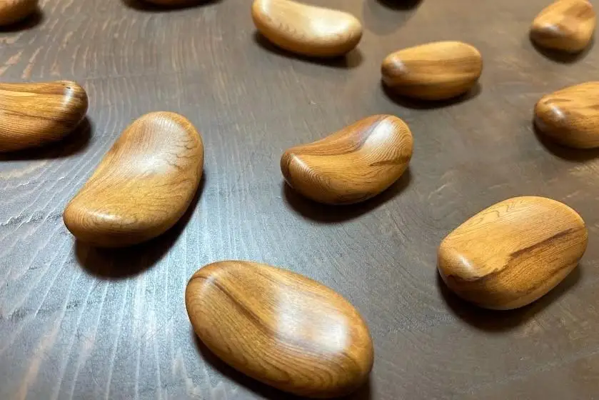 【屋久島の森を感じる 屋久杉の箸置き】屋久島産／花崗岩をイメージしたコロット感がたまらない！屋久杉の箸置き | 箸置き