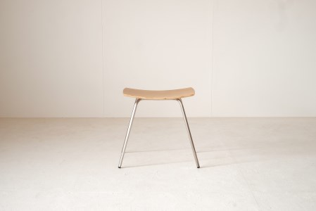 ベーシックなウッドスツール　『mina no mori Stool B(SUSFrame)　＜ミナノモリ スツールB（ステンレスフレーム)＞』　信州南相木村産のカラマツを使用したベーシックなスツール。様々な用途で永くご利用頂きたいベーシックなウッドスツールです。