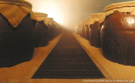 ヘリオス酒造　琉球泡盛　甕熟成五年古酒「主(ぬーし)」43度1800ml【化粧箱入り】