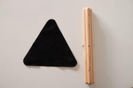 折りたたみ式キャンピングスツール＋テーブルセット　『mina no mori campingStool＋Table　＜ミナノモリ キャンピングスツール＋テーブルセット＞』キャンプやトレッキングに最適！軽くコンパクトなスツール＋テーブルセット。信州南相木村のカラマツを使用