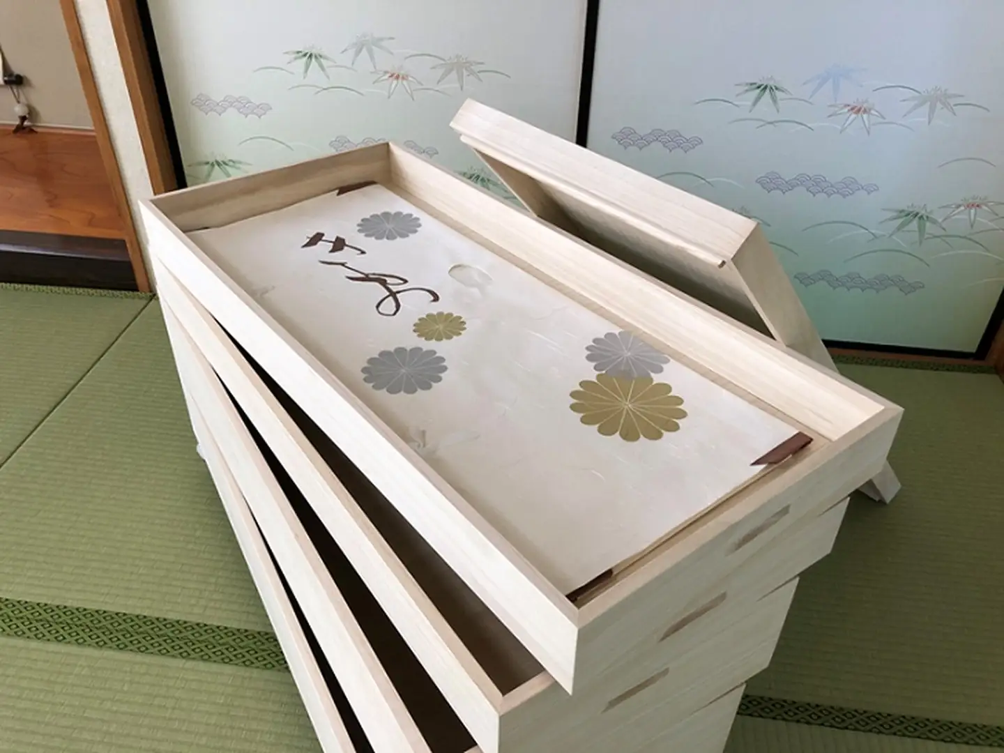 桐たんす 総桐収納 浅深4段キャスター付 KR-4DCM：B750-001