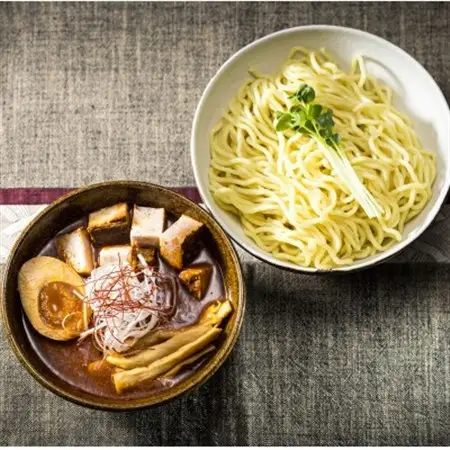 旨味と辛味が絶妙な「激カラ! つけ麺」420g(2食入り)×9個_北海道で人気 ラーメン 中太麺 釧路ラーメン 冷蔵 森谷食品 一人暮らし セット おかず ご当地グルメ 北海道 釧路町 釧路超 特産品_【配送不可地域：離島】【1388626】