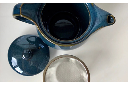 【美濃焼】ポット 藍色【佐橋製陶所】茶器 急須 日本茶 ティーポット 湯呑み シンプル かっこいい おしゃれ 贈り物  紅茶ポット 緑茶 ハーブティー 青 藍 急須 茶こし 付き [MAF011]