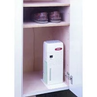 押入れ用除湿機 QS-101 ｜ 室内で使用するため静か、小さくても除湿力に優れている、省エネ以上の3点にこだわり開発したコンパクトで静かな除湿機。クローゼット、食器棚、下駄箱、床下収納にも使用可能 除湿器 茨城県土浦市 ※離島への配送不可 省エネ 静か コンパクト 除湿 小さい 除湿器 