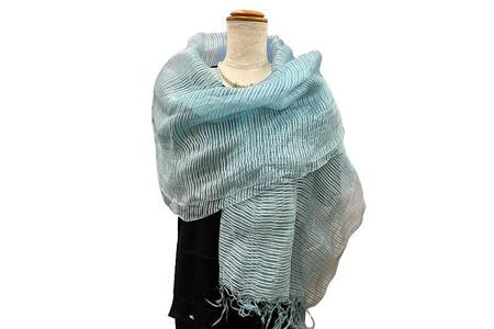 沖縄恩納村の青い海を感じて　生葉藍染め大判ストール　「珊瑚の海」