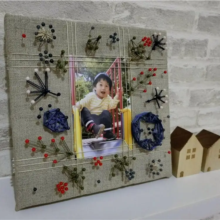 まち針 ストリングアート「花束の贈り物」メッセージカード 写真 飾れる フォトフレーム ガラス製 まち針 キット 工作 簡単 かんたん カンタン 花 手作り ナチュラル かわいい 思い出 記念 記念日 インテリア  プレゼント ギフト 送料無料 広島県 呉市 ku070-001-r